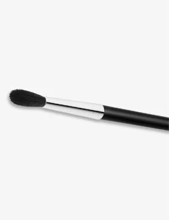 MAC 224S Tapered Blending Brush -MAC Store 329 81004873 M87N01 ALT02