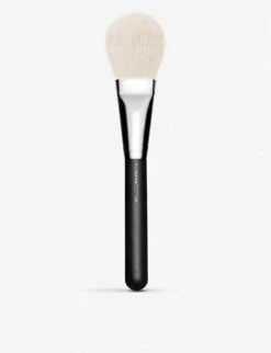 MAC 135 Large Flat Powder Brush