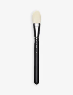MAC 133 Small Cheek Brush