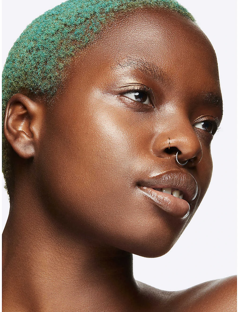 MAC Studio Radiance Illuminating Primer 30ml 6 MAC Studio Radiance Illuminating Primer 30ml - Image 4