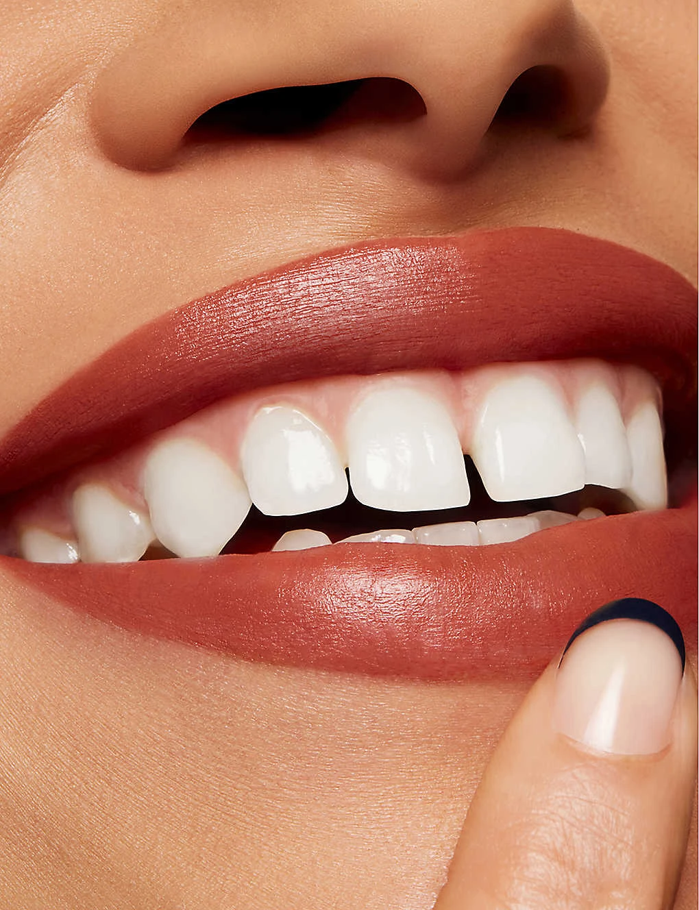 MAC Powder Kiss Velvet Blur Slim Stick 2g 6 MAC Powder Kiss Velvet Blur Slim Stick 2g - Image 4