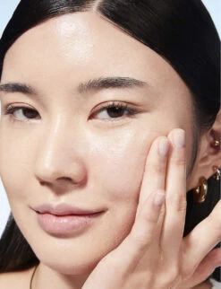 MAC Hyper Real Fresh Canvas Cleansing Oil 200ml 14 MAC Hyper Real Fresh Canvas Cleansing Oil 200ml -MAC Store R04104117 ALT05