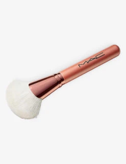 MAC 143S Bronzer Fan Brush -MAC Store R04146787 ALT02