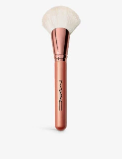 MAC 143S Bronzer Fan Brush